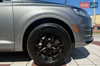 Внедорожник / Кроссовер Audi Q7 2017 в 