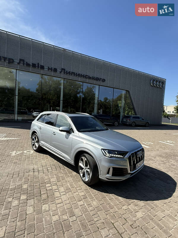 Внедорожник / Кроссовер Audi Q7 2023 в 
