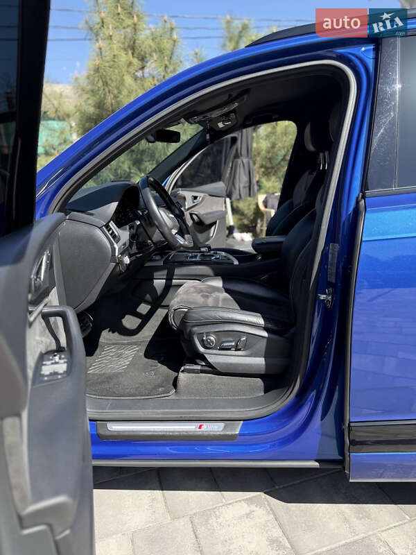 Позашляховик / Кросовер Audi Q7 2016 в Києві