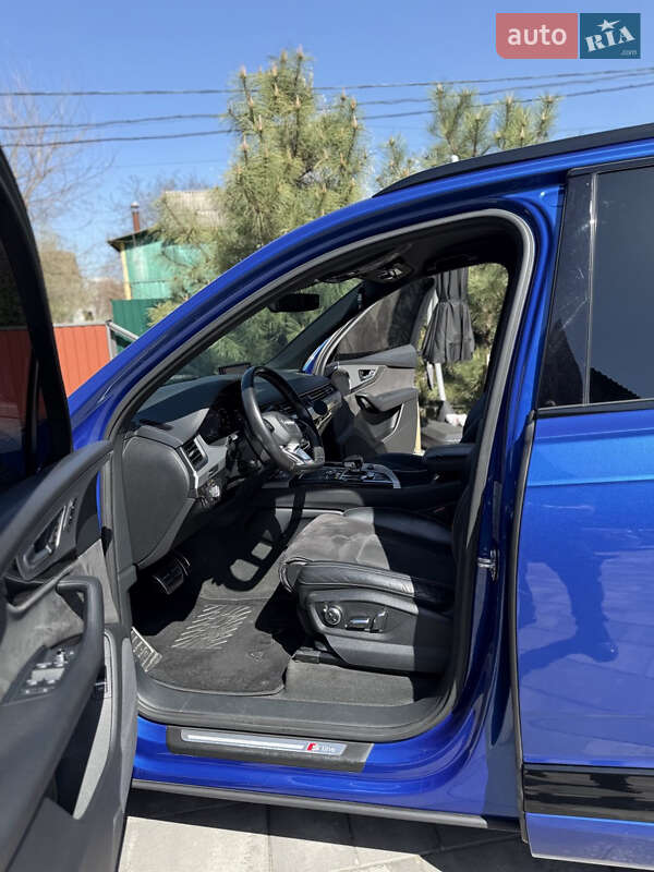 Позашляховик / Кросовер Audi Q7 2016 в Києві