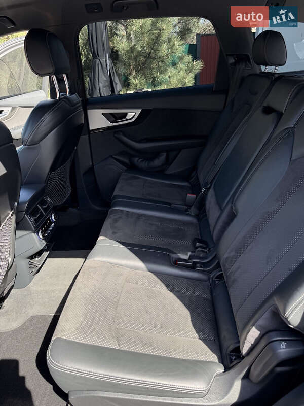 Позашляховик / Кросовер Audi Q7 2016 в Києві