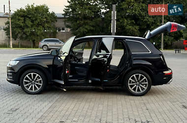 Внедорожник / Кроссовер Audi Q7 2017 в 