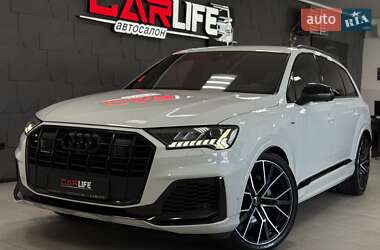 Позашляховик / Кросовер Audi Q7 2020 в 