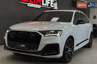 Позашляховик / Кросовер Audi Q7 2020 в 
