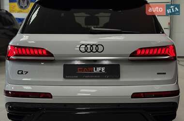 Позашляховик / Кросовер Audi Q7 2020 в 