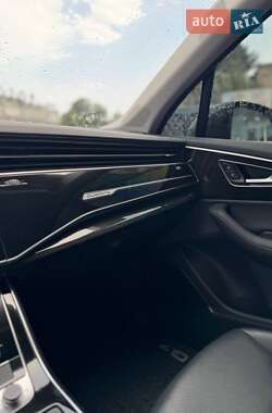 Внедорожник / Кроссовер Audi Q7 2022 в 