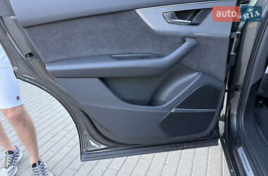 Внедорожник / Кроссовер Audi Q7 2021 в 
