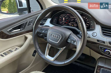 Внедорожник / Кроссовер Audi Q7 2016 в 