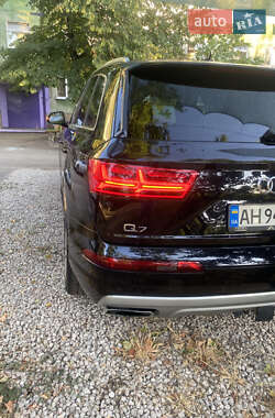 Внедорожник / Кроссовер Audi Q7 2016 в 