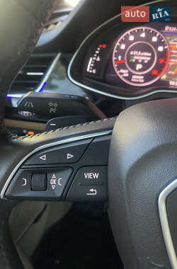 Внедорожник / Кроссовер Audi Q7 2016 в 