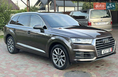 Внедорожник / Кроссовер Audi Q7 2017 в 
