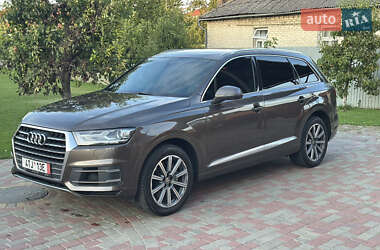 Внедорожник / Кроссовер Audi Q7 2017 в 