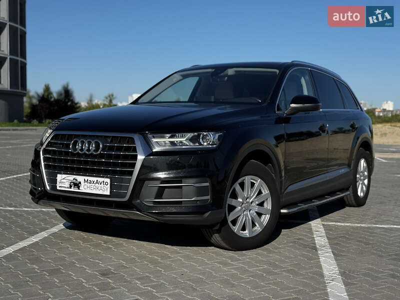 Внедорожник / Кроссовер Audi Q7 2017 в 