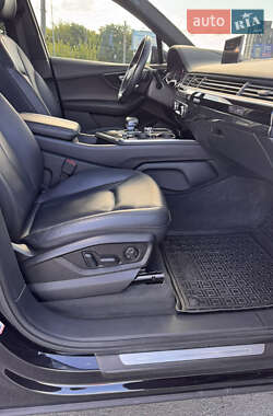 Внедорожник / Кроссовер Audi Q7 2017 в 