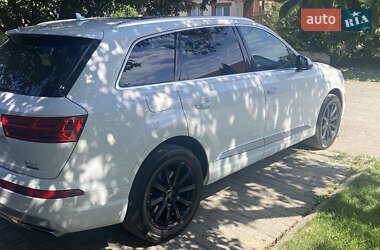 Внедорожник / Кроссовер Audi Q7 2016 в 