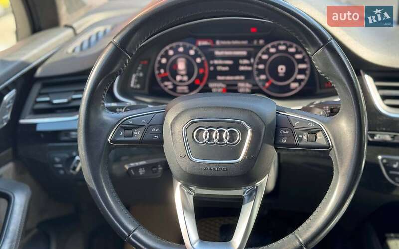 Позашляховик / Кросовер Audi Q7 2017 в Чернівцях