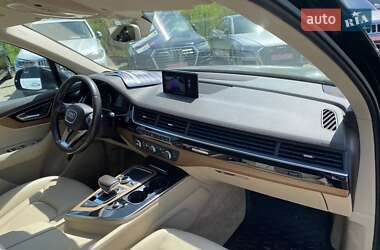 Внедорожник / Кроссовер Audi Q7 2016 в 