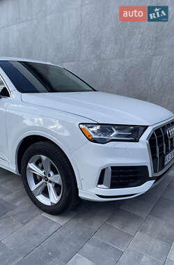 Внедорожник / Кроссовер Audi Q7 2021 в 