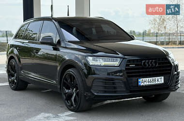 Позашляховик / Кросовер Audi Q7 2015 в 