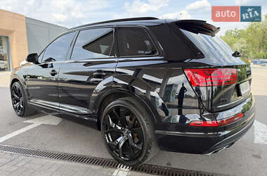 Позашляховик / Кросовер Audi Q7 2015 в 
