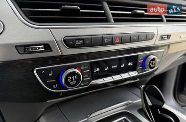 Позашляховик / Кросовер Audi Q7 2015 в 