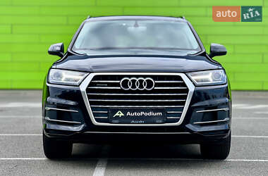 Внедорожник / Кроссовер Audi Q7 2015 в 