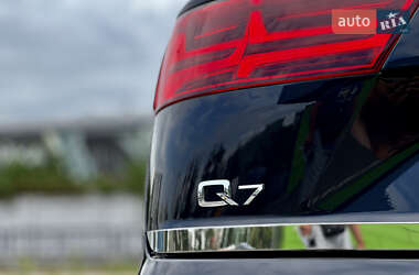 Внедорожник / Кроссовер Audi Q7 2015 в 