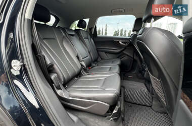 Внедорожник / Кроссовер Audi Q7 2015 в 