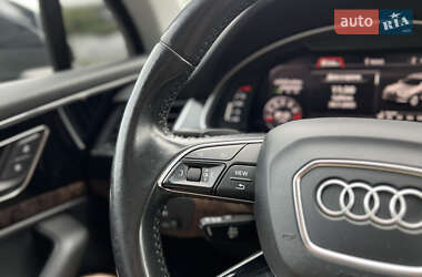 Внедорожник / Кроссовер Audi Q7 2015 в 