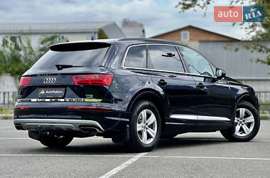 Внедорожник / Кроссовер Audi Q7 2015 в 