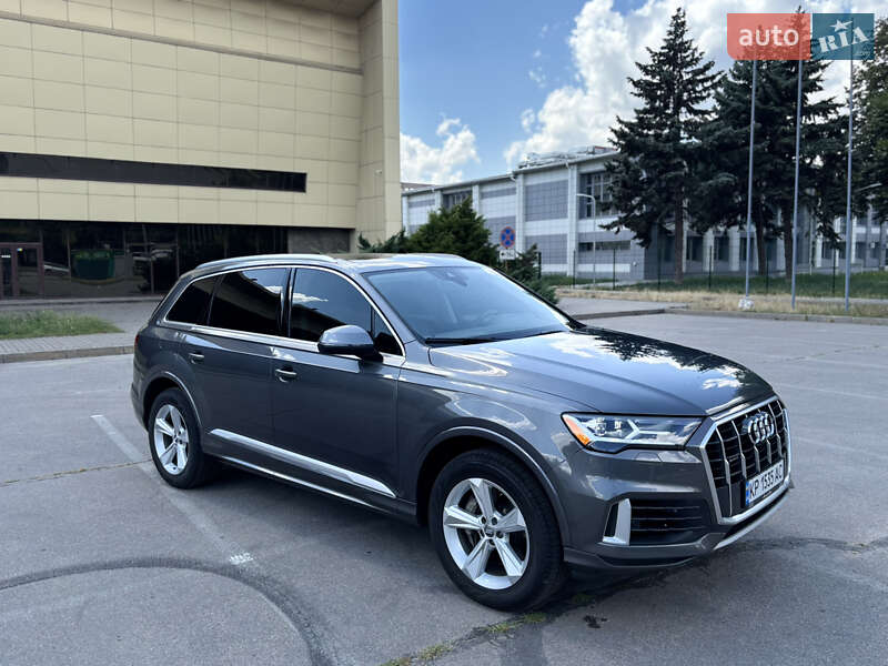 Внедорожник / Кроссовер Audi Q7 2020 в 