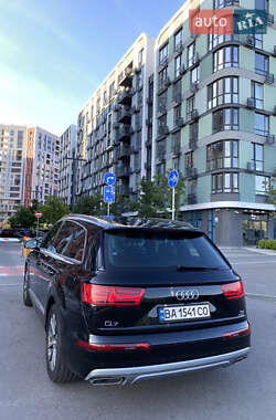Внедорожник / Кроссовер Audi Q7 2017 в 