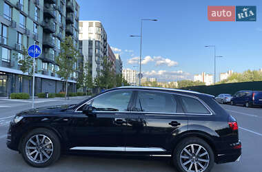 Внедорожник / Кроссовер Audi Q7 2017 в 
