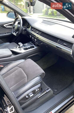 Внедорожник / Кроссовер Audi Q7 2017 в 