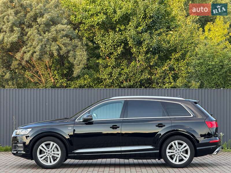 Позашляховик / Кросовер Audi Q7 2017 в Луцьку