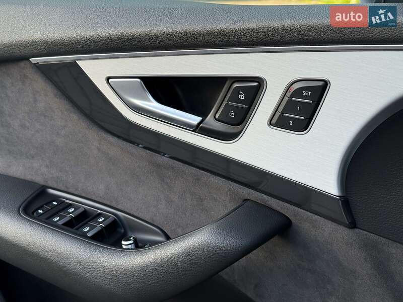 Позашляховик / Кросовер Audi Q7 2017 в Луцьку