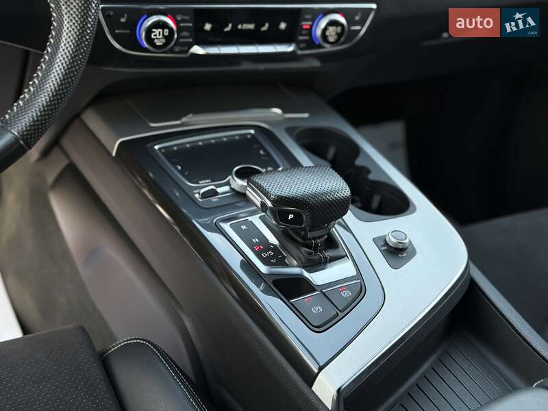 Позашляховик / Кросовер Audi Q7 2017 в Луцьку