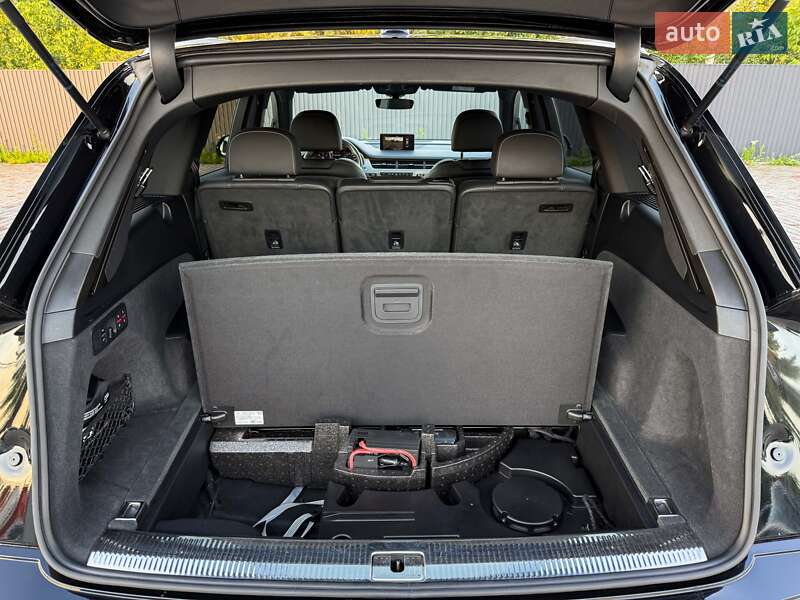 Позашляховик / Кросовер Audi Q7 2017 в Луцьку