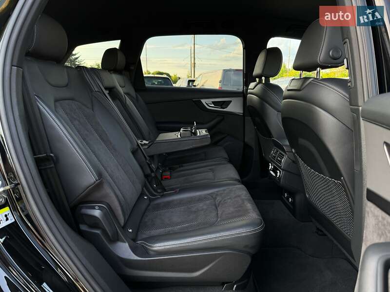 Позашляховик / Кросовер Audi Q7 2017 в Луцьку