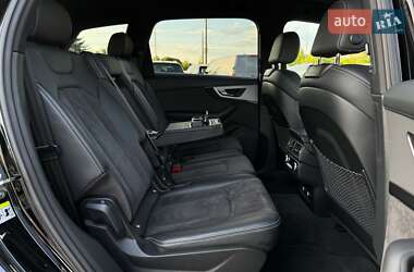 Внедорожник / Кроссовер Audi Q7 2017 в 