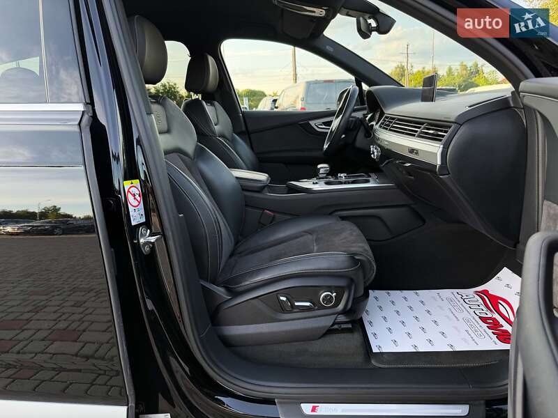 Позашляховик / Кросовер Audi Q7 2017 в Луцьку