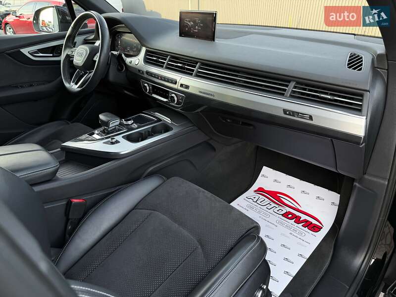 Позашляховик / Кросовер Audi Q7 2017 в Луцьку