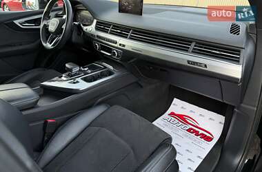 Внедорожник / Кроссовер Audi Q7 2017 в 