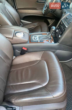Внедорожник / Кроссовер Audi Q7 2011 в 