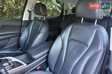 Внедорожник / Кроссовер Audi Q7 2015 в 