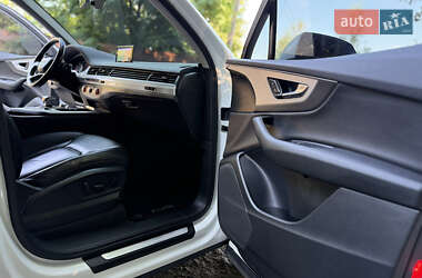 Внедорожник / Кроссовер Audi Q7 2015 в 