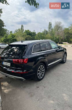 Внедорожник / Кроссовер Audi Q7 2017 в 