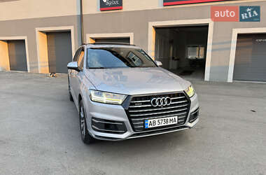 Позашляховик / Кросовер Audi Q7 2016 в 