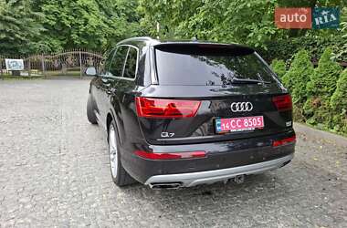 Внедорожник / Кроссовер Audi Q7 2016 в 