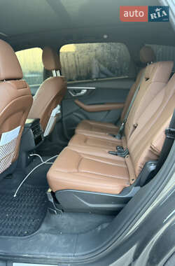 Внедорожник / Кроссовер Audi Q7 2021 в 